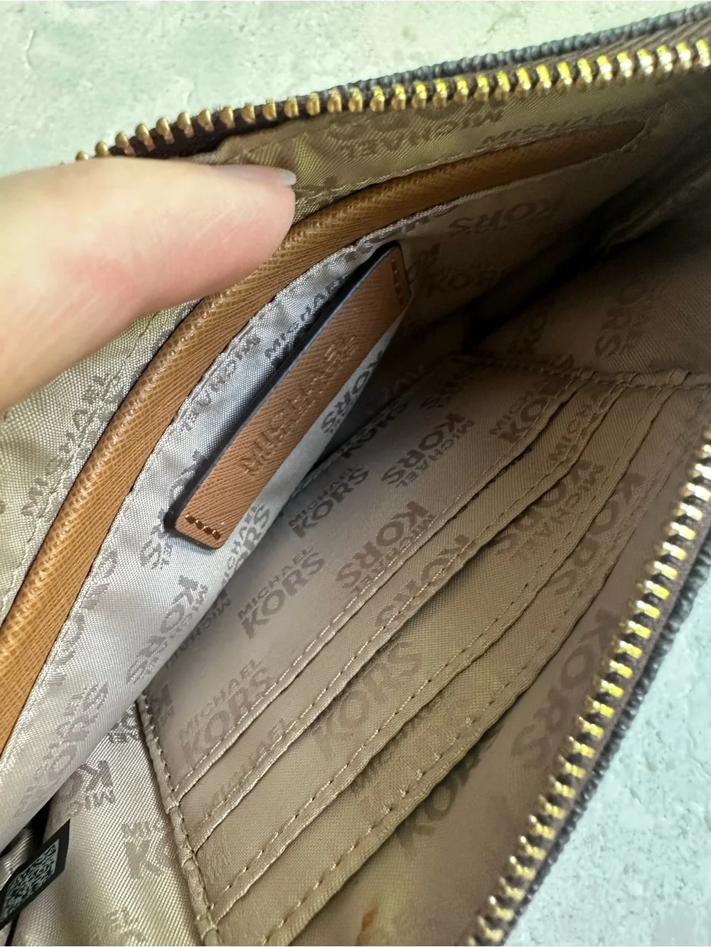 Michael Kors Jet Set Travel Signature Top Zip Wristlet
